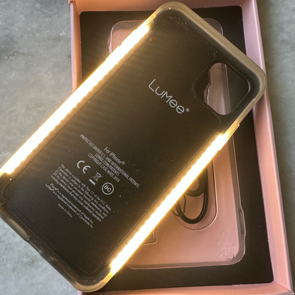 LuMee lighted case